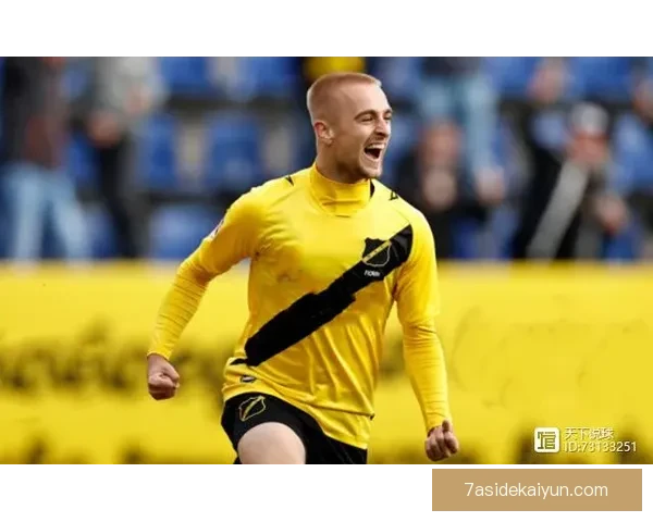 斯卡洛尼近期阵型变化体现战术灵活性，球队攻防表现稳健